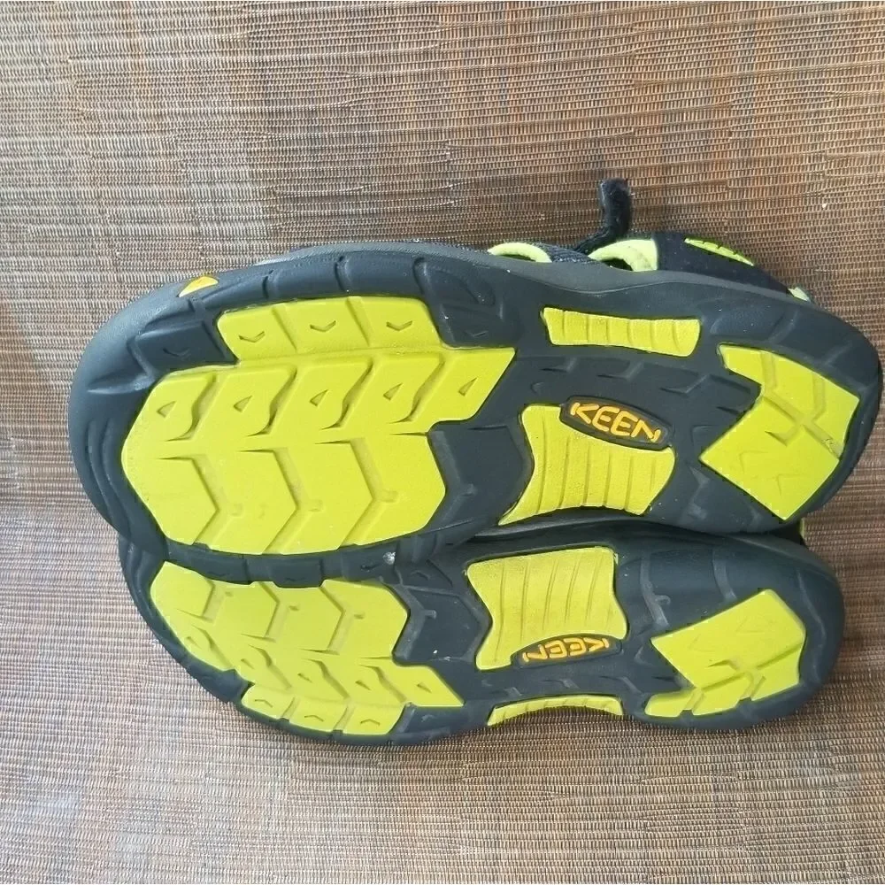 Women’s Keen hiking sandals sz 6(EU 38)